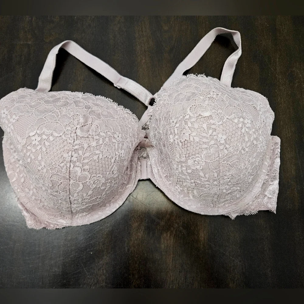 Victoria's Secret Lace Push-Up Bra in Light Pink - Picture 1 of 7